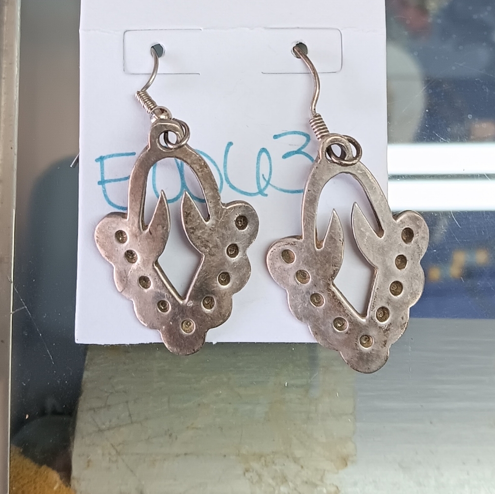 Silver Decorative Tag with Artistic Bird Design